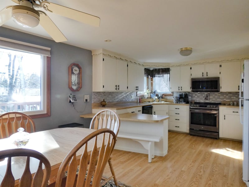 1635 Birchwood Dr, Green Bay, WI 54304