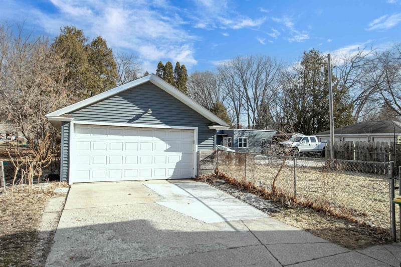 882 Kellogg St, Green Bay, WI 54303