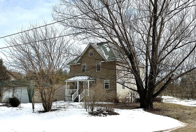 1984 Oakridge Rd, Neenah, WI 54956