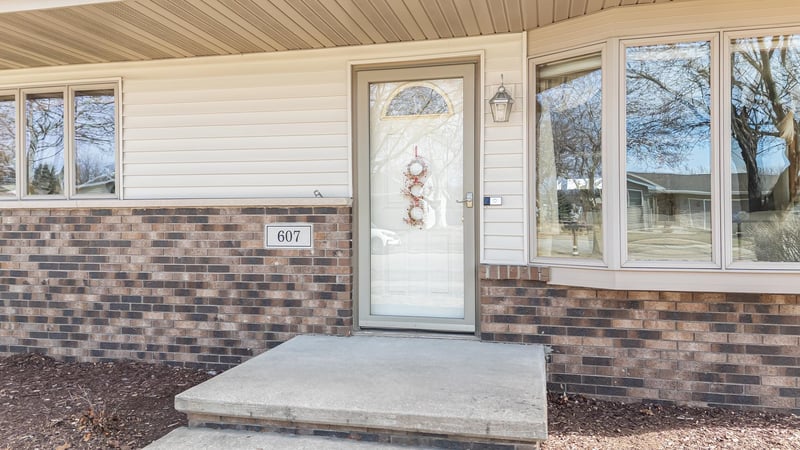 607 Homestead Trl, Kimberly, WI 54136