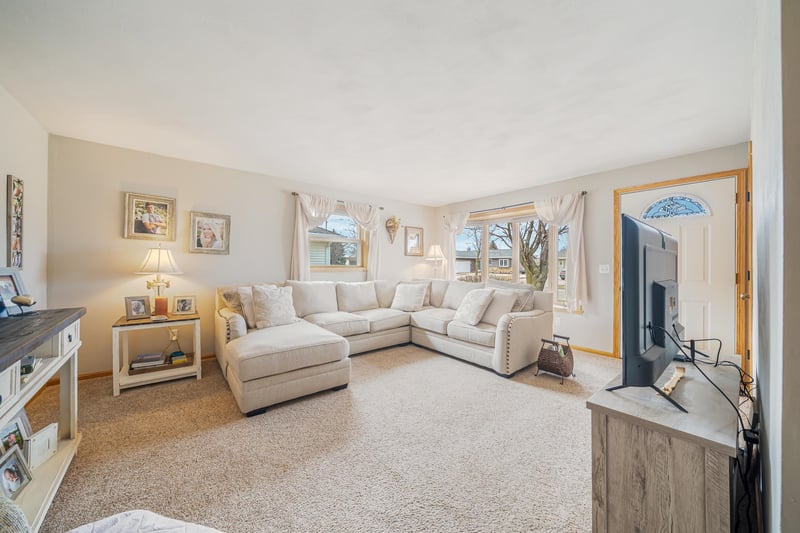 607 Homestead Trl, Kimberly, WI 54136