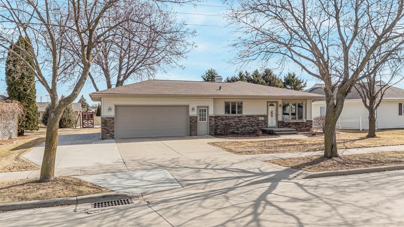 607 Homestead Trl, Kimberly, WI 54136