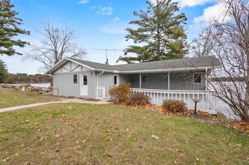 N2646 Rustic Cir, Clintonville, WI 54929