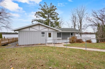 N2646 Rustic Cir, Clintonville, WI 54929