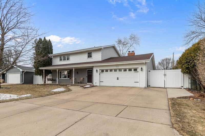 533 Canterbury Dr, Appleton, WI 54915