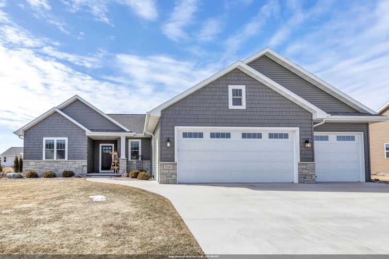 5593 Amethyst Dr, Appleton, WI 54913