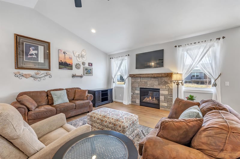 5593 Amethyst Dr, Appleton, WI 54913