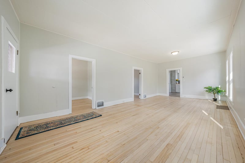 1370 Ceape Ave, Oshkosh, WI 54901