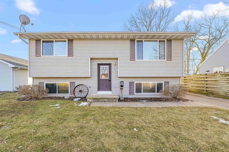 23 Smith Ave, Oshkosh, WI 54901