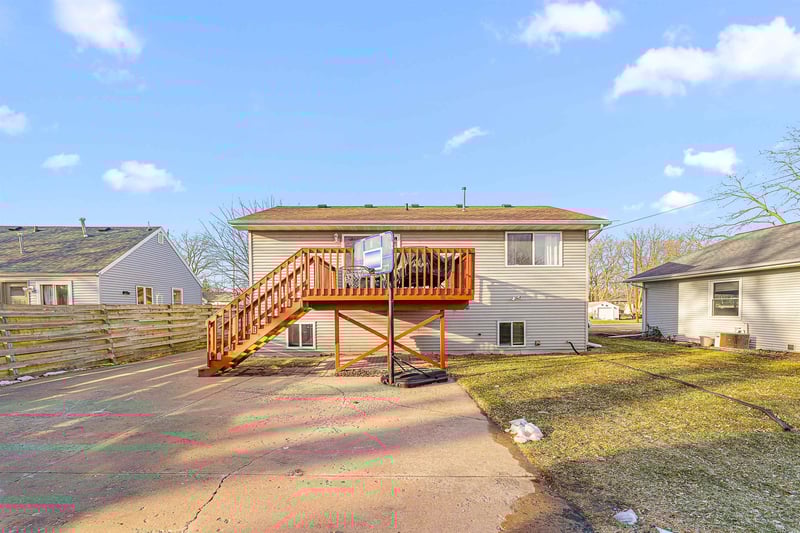 23 Smith Ave, Oshkosh, WI 54901