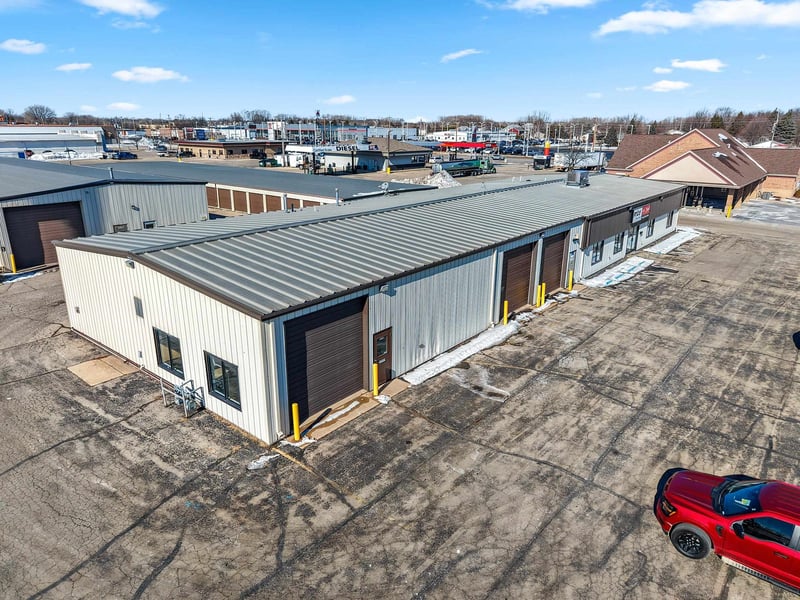 1215 Hickory Farm Ln, Grand Chute, WI 54914