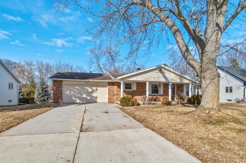 3165 Humboldt Rd, Green Bay, WI 54311-5775