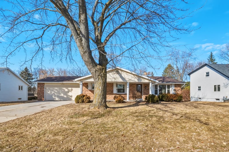 3165 Humboldt Rd, Green Bay, WI 54311-5775