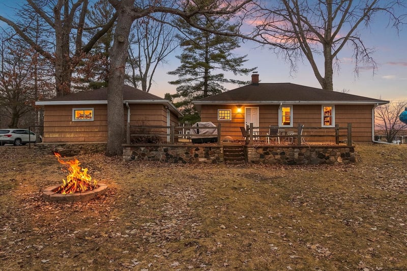 1220 Pinecrest Rd, Green Bay, WI 54313-7243