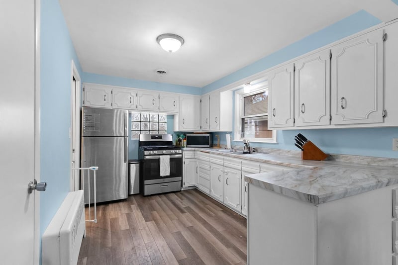 1220 Pinecrest Rd, Green Bay, WI 54313-7243