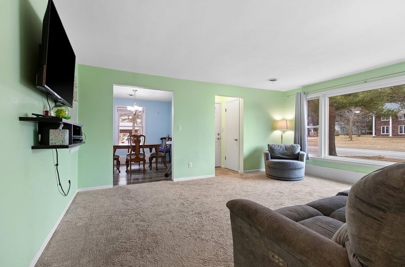 1220 Pinecrest Rd, Green Bay, WI 54313-7243