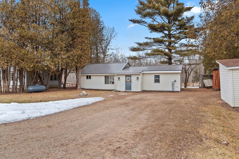 9762 Gray Lake Rd, Gillett, WI 54124-9567