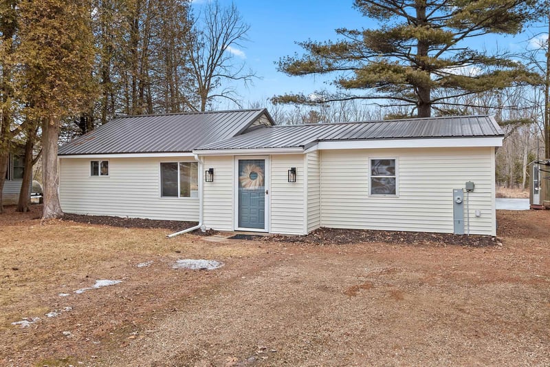 9762 Gray Lake Rd, Gillett, WI 54124-9567
