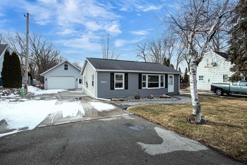 623 Hunters Point Rd, Neenah, WI 54956