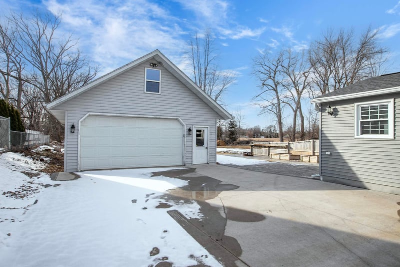 623 Hunters Point Rd, Neenah, WI 54956