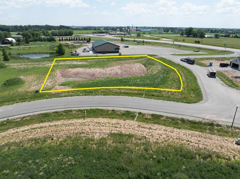 Oak Creek Ct #16, Kaukauna, WI 54130