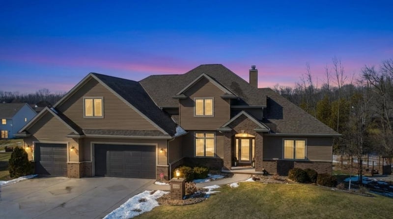 2145 Roberta Ct, Green Bay, WI 54313