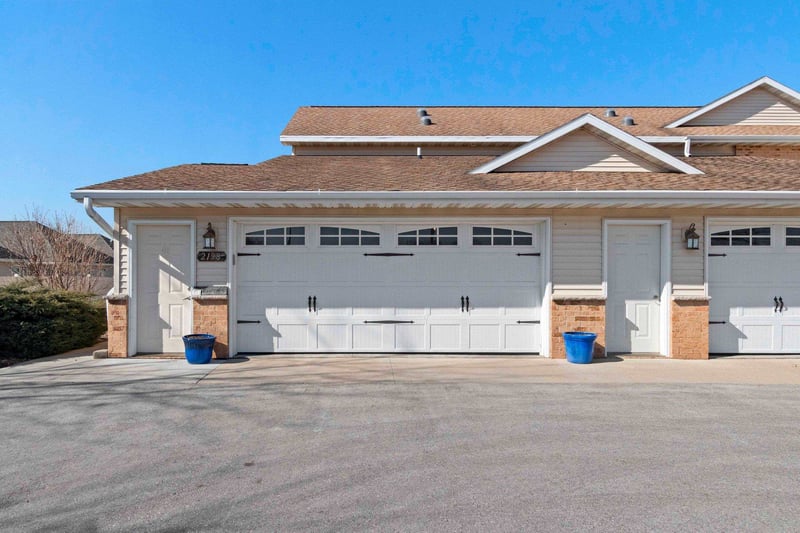 2198 Broadway St, De Pere, WI 54115-3297