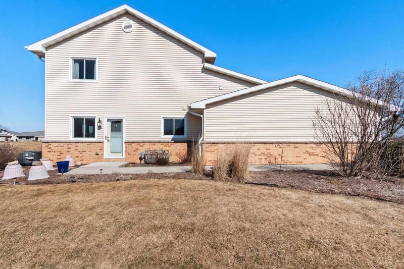 2198 Broadway St, De Pere, WI 54115-3297