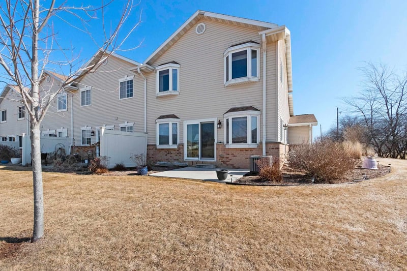 2198 Broadway St, De Pere, WI 54115-3297