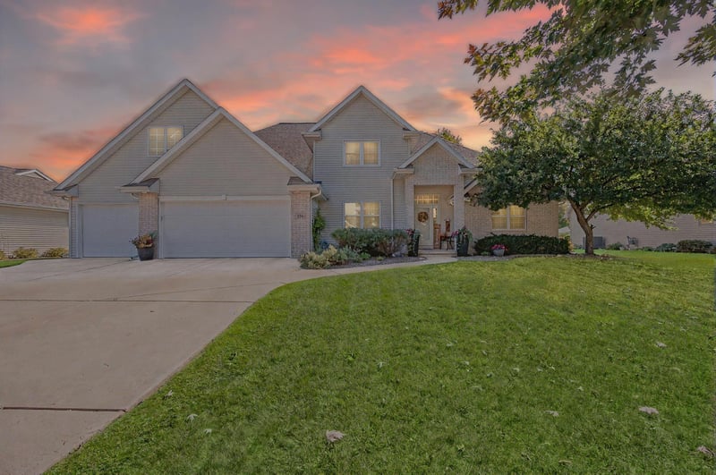 654 Rock River Cir, De Pere, WI 54115
