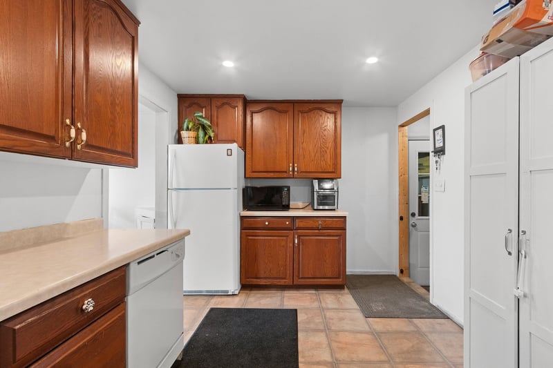 2311 East River Dr, Green Bay, WI 54301-2001