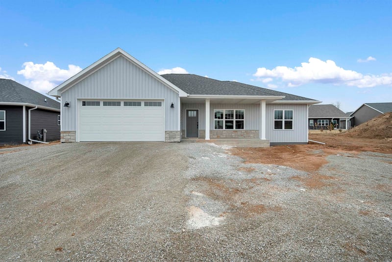2407 Whispering Wind Ln, Green Bay, WI 54303