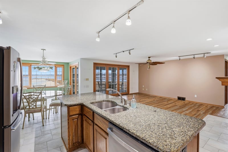 195 Captains Ct, Winneconne, WI 54986