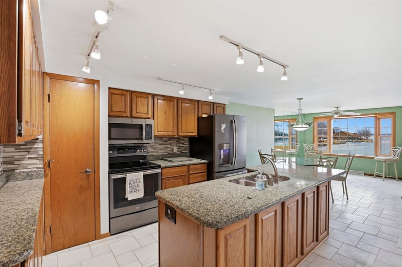 195 Captains Ct, Winneconne, WI 54986