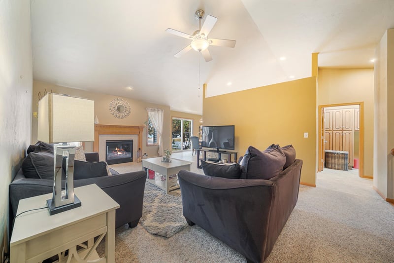 103 Green Way Dr, Combined Locks, WI 54113