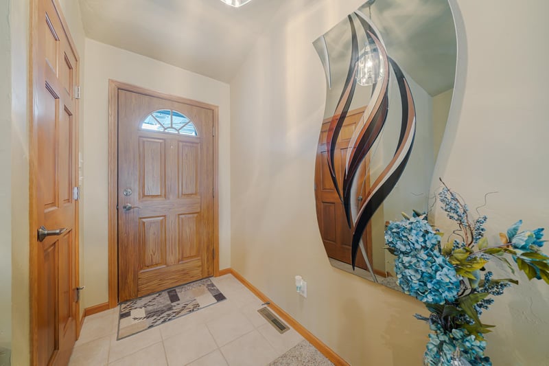 103 Green Way Dr, Combined Locks, WI 54113