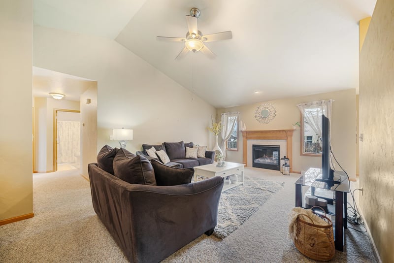 103 Green Way Dr, Combined Locks, WI 54113