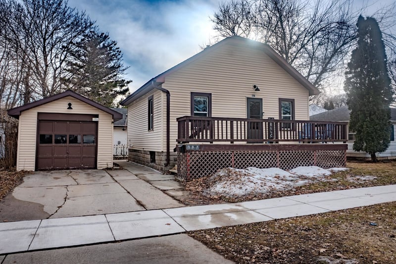 987 Kellogg St, Green Bay, WI 54303