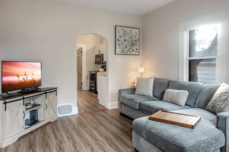 987 Kellogg St, Green Bay, WI 54303