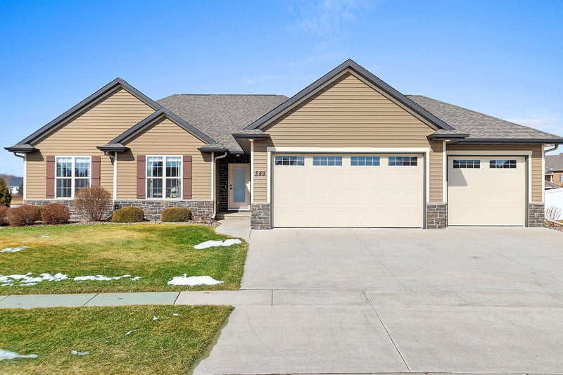 549 Pebblestone Cir, Hobart, WI 54155