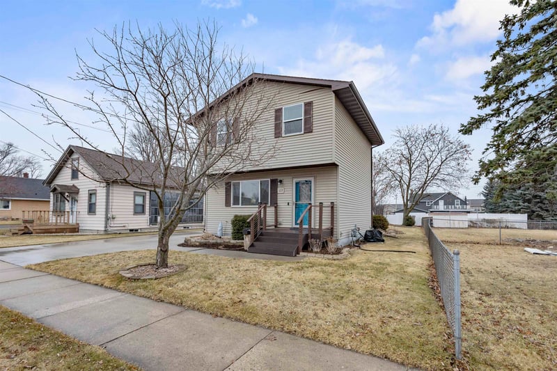 137 Gruenwald Ave, Neenah, WI 54956