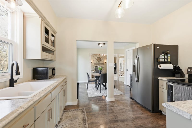 2305 Hillside Ln, Green Bay, WI 54302