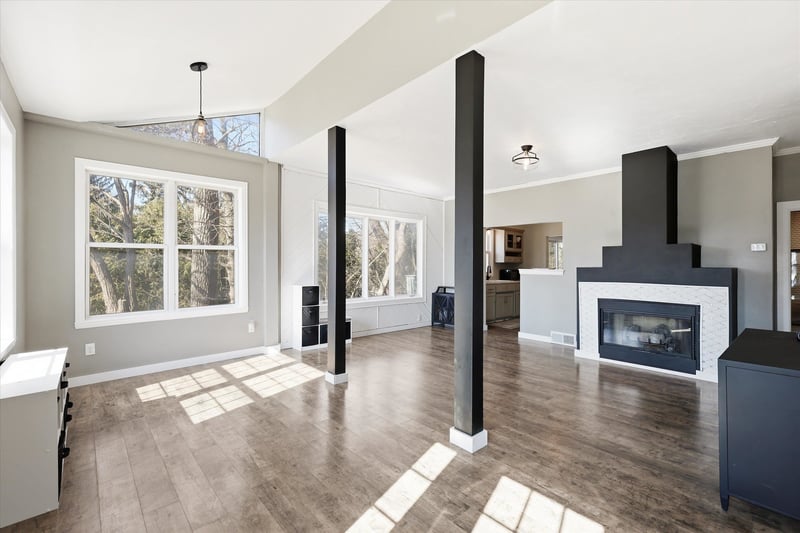 2305 Hillside Ln, Green Bay, WI 54302