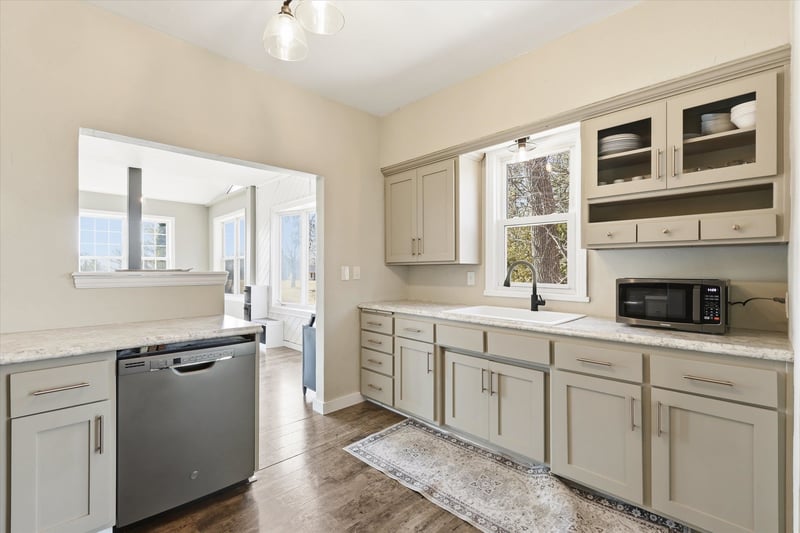 2305 Hillside Ln, Green Bay, WI 54302