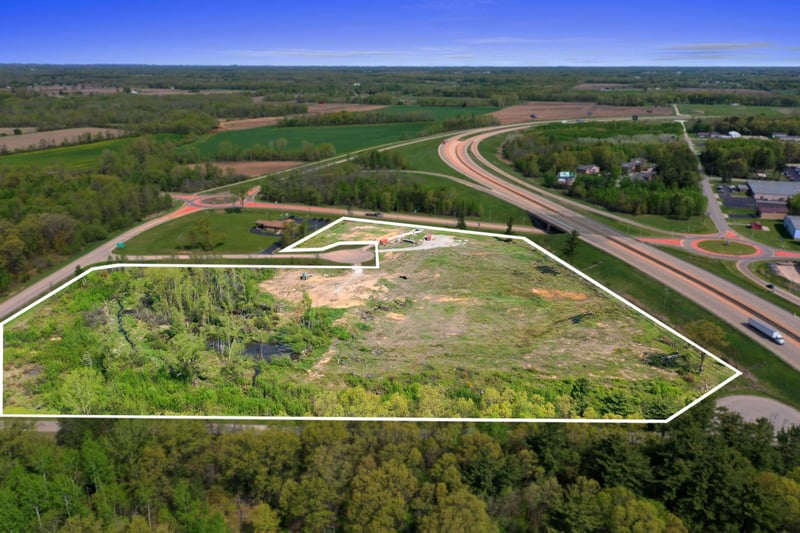 341 Badger Ct, Oconto, WI 54153
