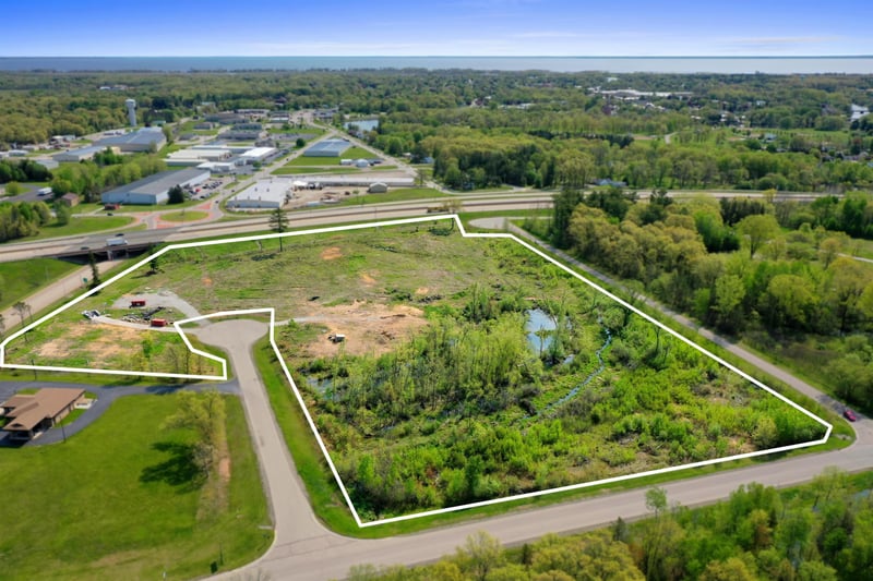 341 Badger Ct, Oconto, WI 54153