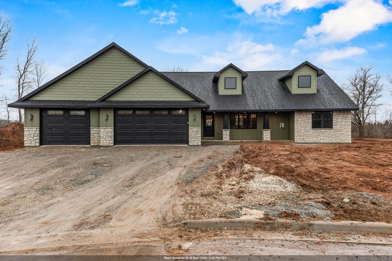 2984 Creekwood Dr, Green Bay, WI 54311