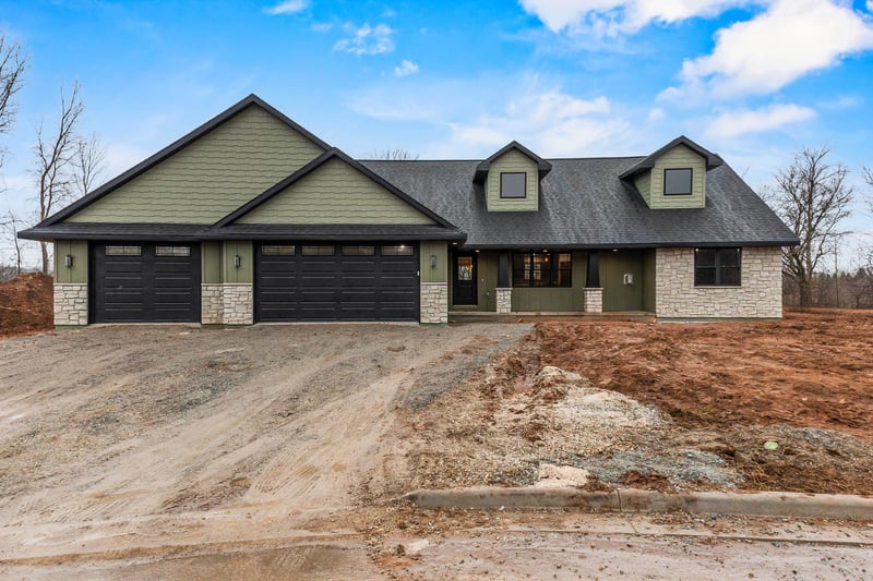 2984 Creekwood Dr, Green Bay, WI 54311