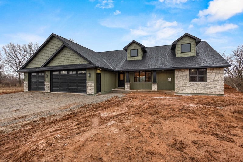 2984 Creekwood Dr, Green Bay, WI 54311