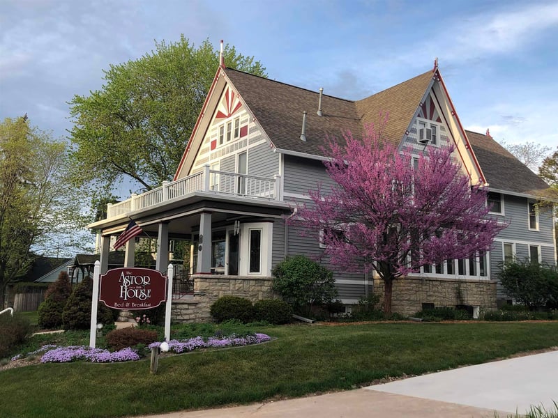 637 Monroe Ave, Green Bay, WI 54301-3614